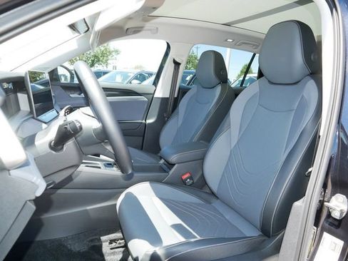 Certified 2025 Volkswagen Tiguan SE AWD/4WD image 14