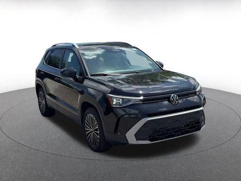 Used 2026 Volkswagen Taos SE FWD image 2