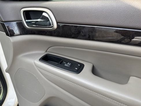 Used 2011 Jeep Grand Cherokee Laredo image 33