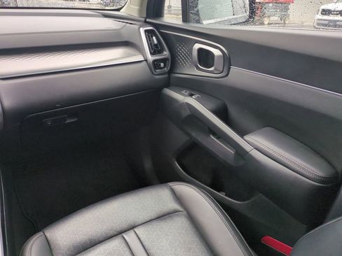 Used 2023 Kia Sorento EX image 17