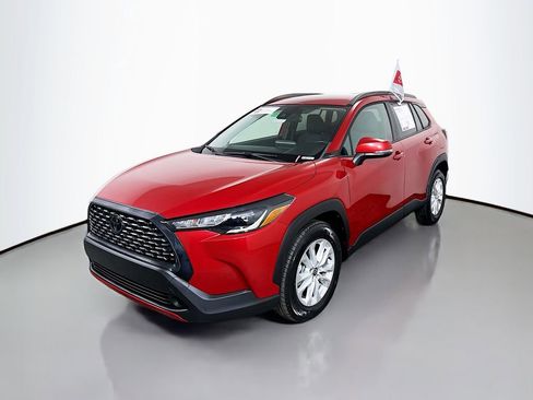 Certified 2022 Toyota Corolla Cross LE image 3