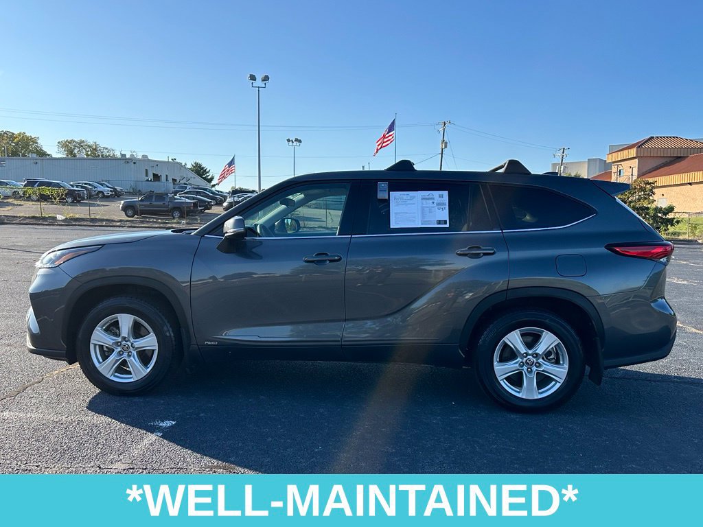 Used 2022 Toyota Highlander LE AWD/4WD image 4