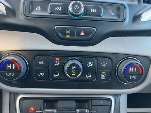 Used 2023 GMC Terrain SLE w/ Driver Convenience Package image 25