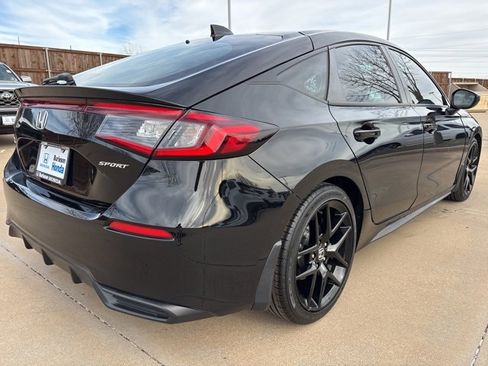 Used 2022 Honda Civic Sport image 3