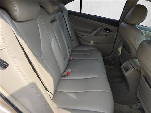 Used 2010 Toyota Camry LE FWD image 17