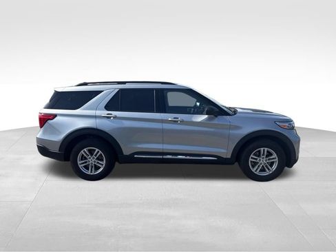 Used 2023 Ford Explorer XLT w/ Equipment Group 202A AWD/4WD image 8