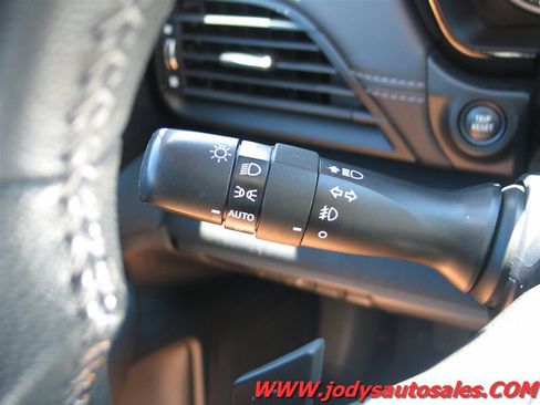 Used 2022 Subaru Outback Premium AWD/4WD image 9