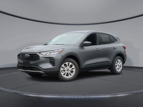 Used 2025 Ford Escape Active w/ Cold Weather Package image 1