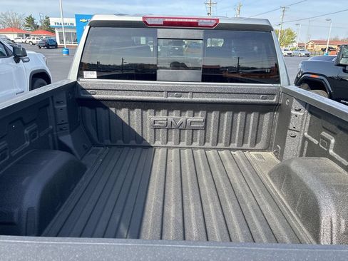 New 2026 GMC Sierra 1500 SLE AWD/4WD image 19