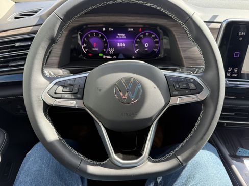 Used 2025 Volkswagen Atlas SEL image 13