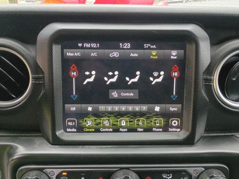 Used 2022 Jeep Wrangler Unlimited Sahara w/ Cold Weather Group image 18