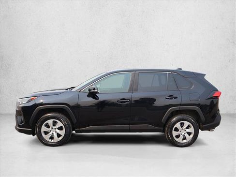 Used 2022 Toyota RAV4 LE AWD/4WD image 8