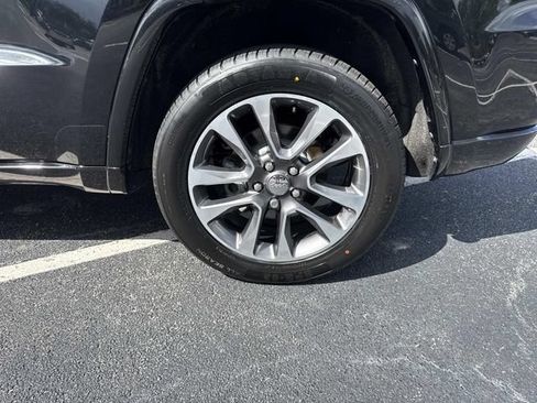Used 2019 Honda CR-V Touring image 11