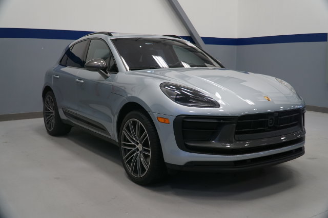 Certified 2026 Porsche Macan AWD/4WD image 12