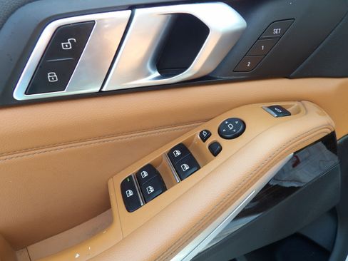 Used 2019 BMW X5 xDrive40i w/ M Sport Package image 15