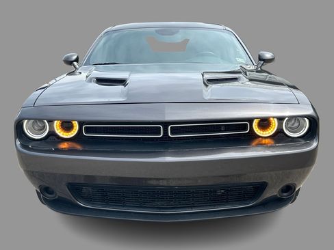 Used 2019 Dodge Challenger SXT RWD image 33