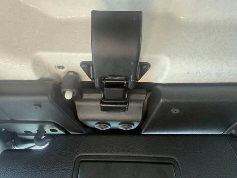 Used 2025 Jeep Wrangler Unlimited Sahara AWD/4WD image 33