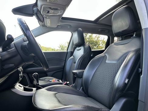 Used 2018 Jeep Compass Latitude w/ Popular Equipment Group FWD image 23