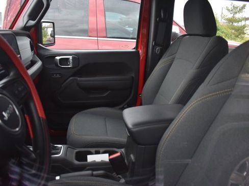 Used 2025 Jeep Wrangler Sport AWD/4WD image 5