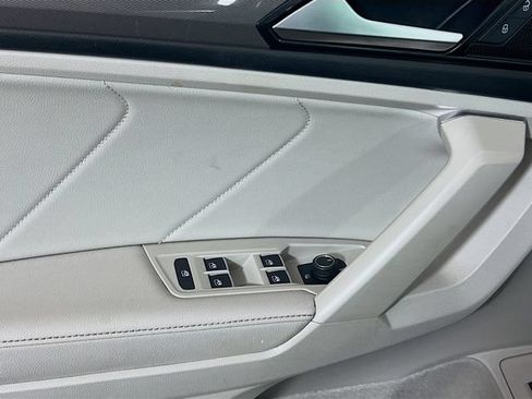 Used 2022 Volkswagen Tiguan SE w/ Panoramic Sunroof Package AWD/4WD image 14