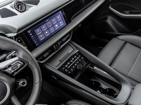 Certified 2025 Porsche Macan Electric image 28