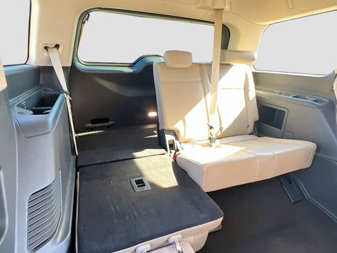 Used 2024 Ford Expedition XLT image 27