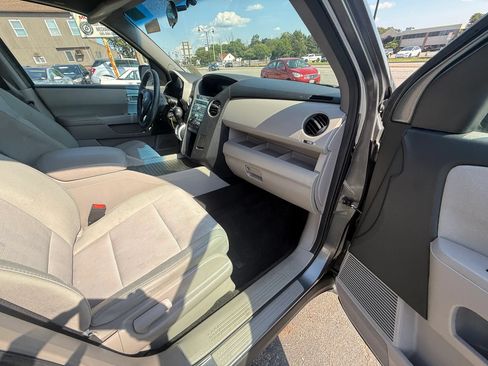 Used 2012 Dodge Journey SXT w/ Comfort/Convenience Group AWD/4WD image 28