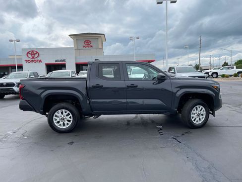 Used 2024 Toyota Tacoma SR image 9