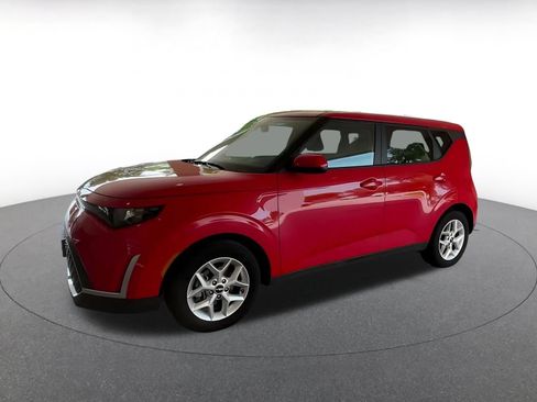 Used 2025 Kia Soul LX w/ LX Technology Package FWD image 4