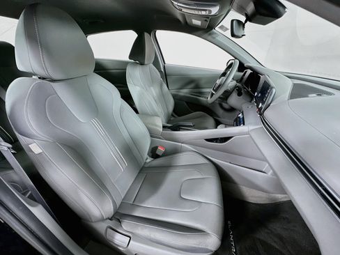 Used 2023 Hyundai Elantra SEL FWD image 25