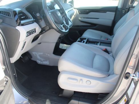 Used 2023 Honda Odyssey Touring image 11