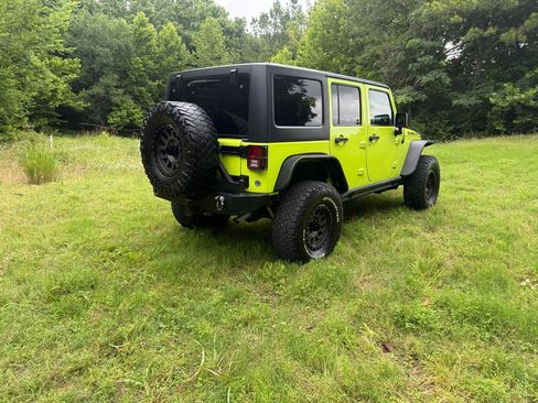 Used 2017 Jeep Wrangler Unlimited Rubicon w/ Connectivity Group AWD/4WD image 5