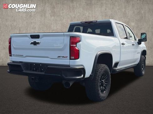 Used 2025 Chevrolet Silverado 2500 ZR2 w/ Technology Package AWD/4WD image 8