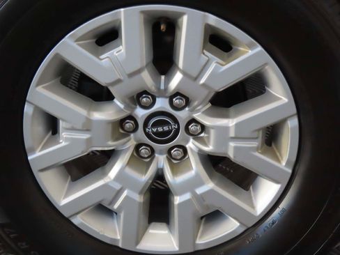 Used 2023 Nissan Frontier SV image 8