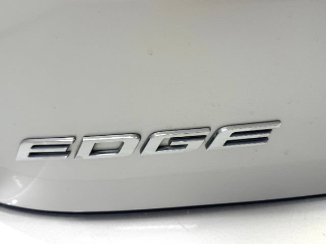 Used 2018 Ford Edge Titanium w/ Equipment Group 301A AWD/4WD image 9