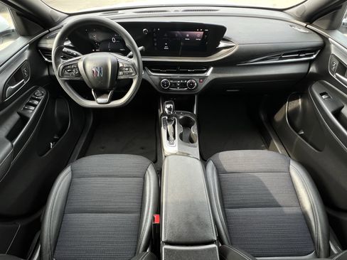 Used 2025 Buick Envista Preferred image 9