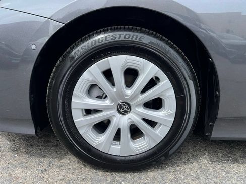 Certified 2022 Toyota Prius LE FWD image 9