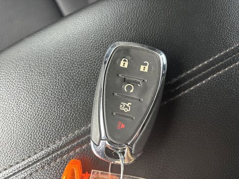 Used 2023 Chevrolet Malibu LT image 25