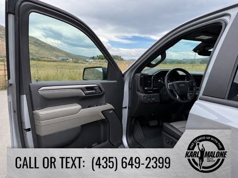 Used 2023 Chevrolet Silverado 1500 ZR2 w/ Technology Package AWD/4WD image 13