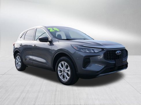 Used 2024 Ford Escape Active w/ Cold Weather Package image 9