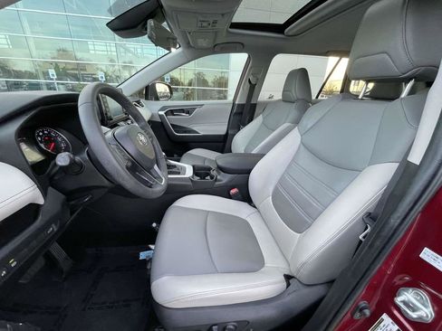 Used 2020 Toyota RAV4 XLE Premium image 14