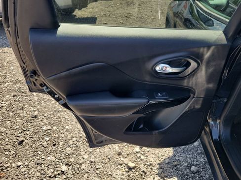 Used 2020 Jeep Cherokee Latitude Plus image 29