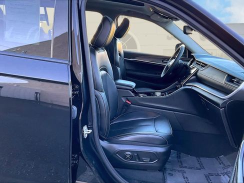 Used 2023 Jeep Grand Cherokee L Limited image 16