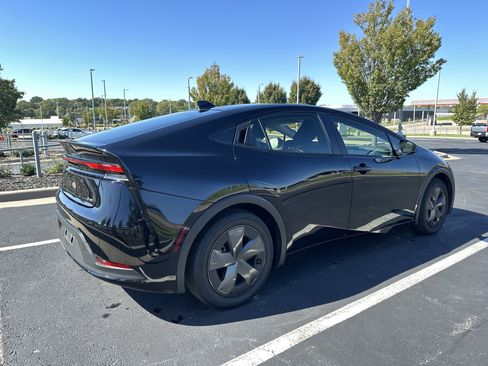 Used 2024 Toyota Prius LE image 10