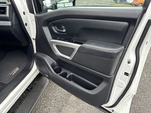 Used 2019 Nissan Titan PRO-4X w/ Pro-4x Convenience Package AWD/4WD image 47