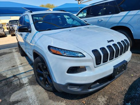 Used 2017 Jeep Cherokee Altitude image 1