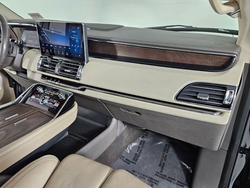 Used 2022 Lincoln Navigator Reserve image 14
