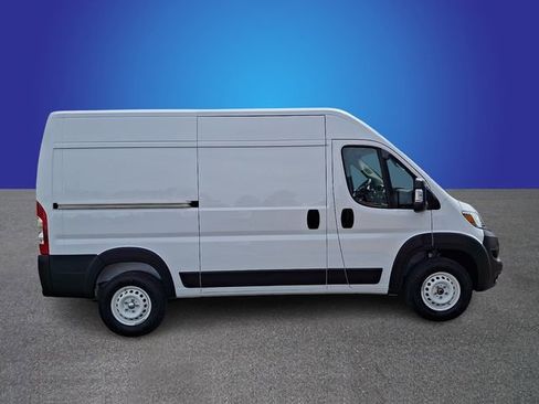 Used 2024 RAM ProMaster 2500 w/ Safety Group FWD image 3