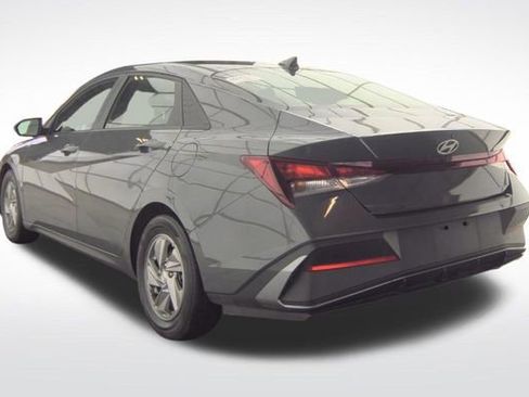 Used 2024 Hyundai Elantra SE FWD image 11