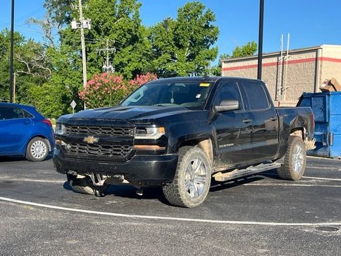 Used 2018 Chevrolet Silverado 1500 Custom w/ Custom Value Package RWD image 2